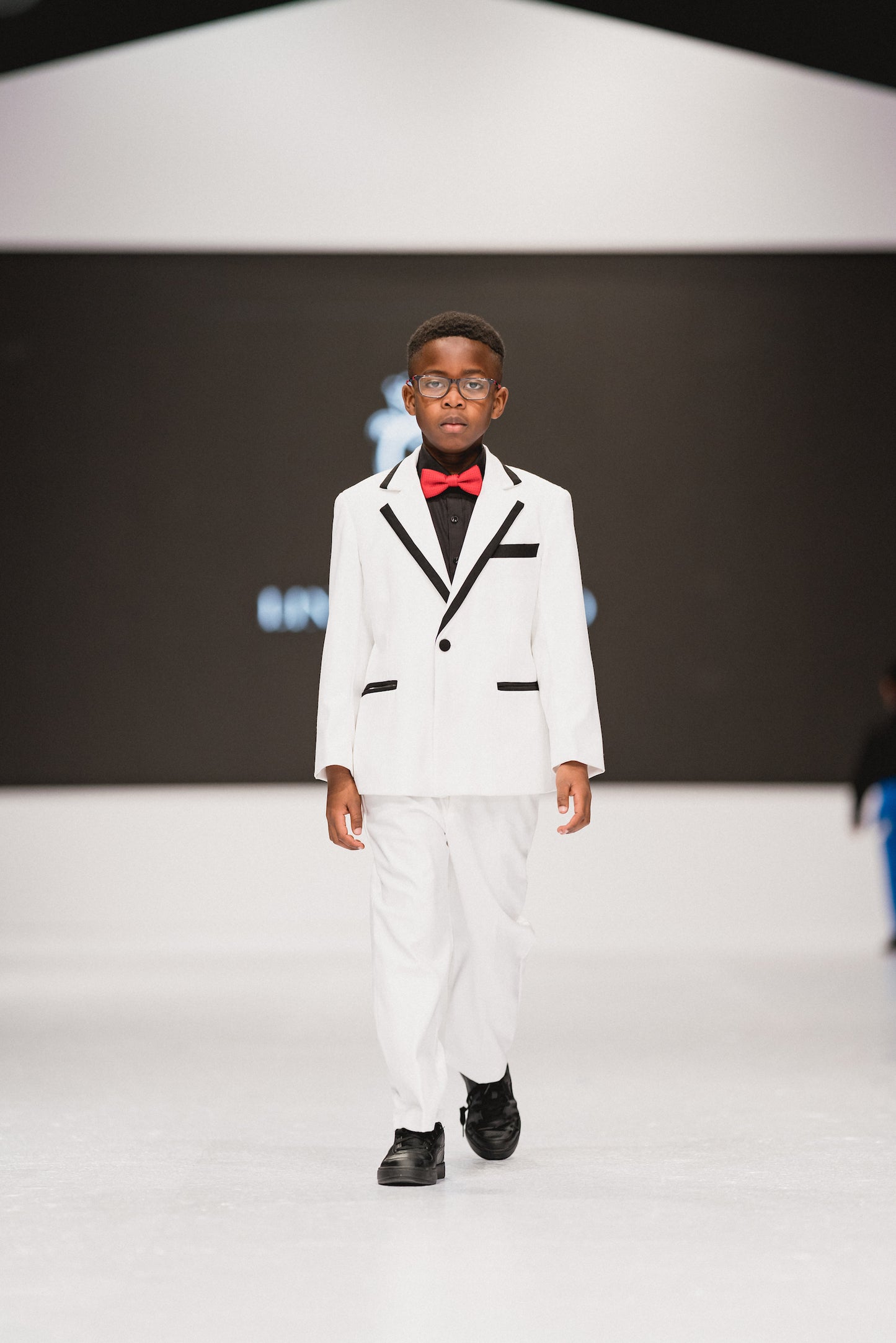 LB Montana Tuxedo- White